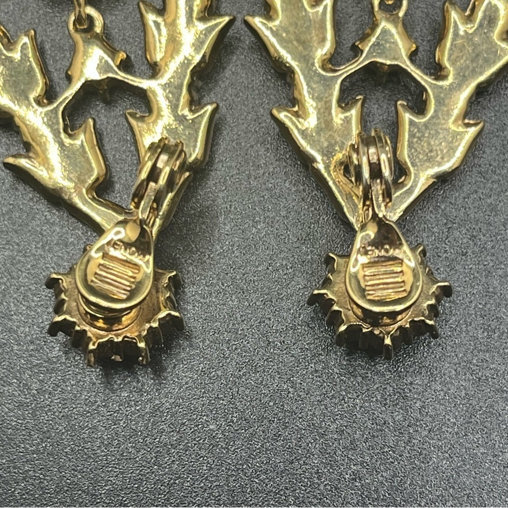 Vintage Monet gold tone pink rhinestone chandelier clip earrings - Picture 8 of 9